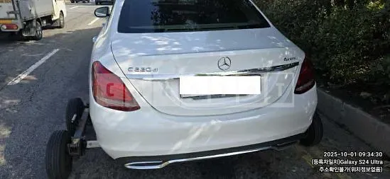 Photo 2 of 3: 2016 Mercedes-Benz C220d 4Matic — Korean insurance auction
