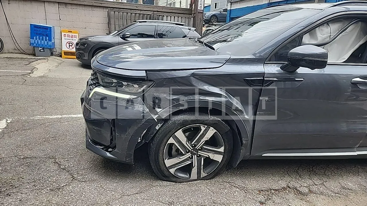 Photo 2 of 33: 2021 Kia Sorento Hybrid, VIN KNARL81GDNA075848 — Korean insurance auction