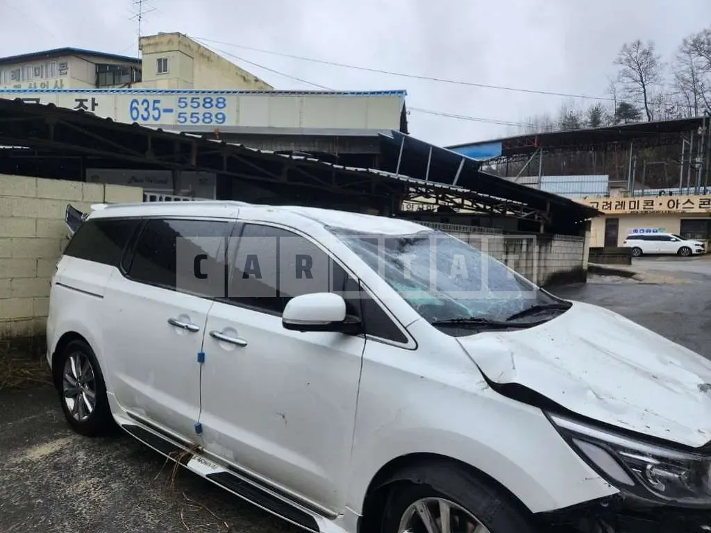 Photo 2 of 15: 2019 Kia Carnival, VIN KNAME81ABKS555535 — Korean insurance auction
