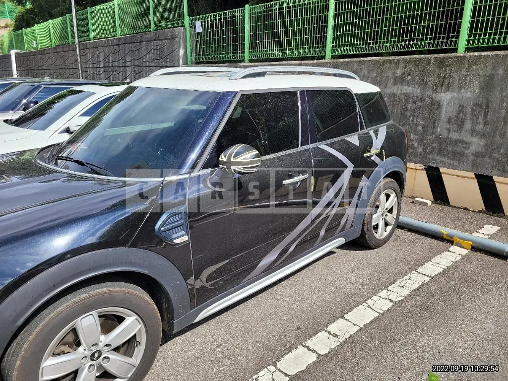 Photo 2 of 20: 2018 MINI Cooper D Countryman, VIN WMWYT9107J3D76952 — Korean insurance auction