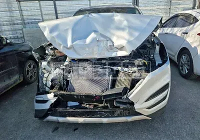 Photo 1 of 10: 2018 Hyundai Tucson, VIN KMHJ2815GJU570971 — Korean insurance auction