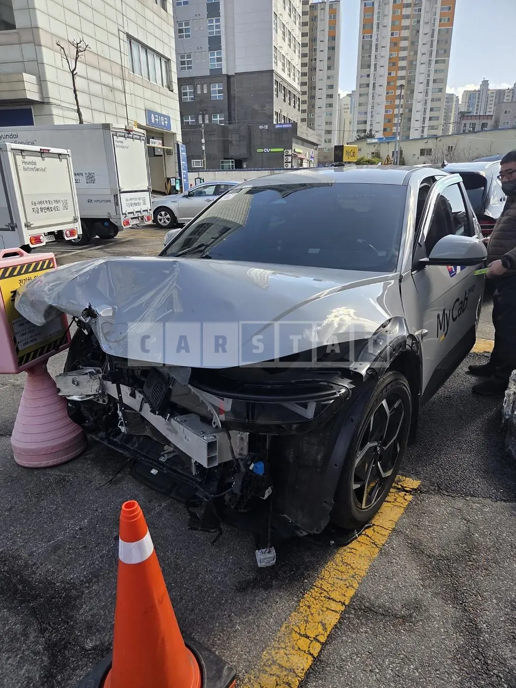 Photo 2 of 21: 2024 Hyundai IONIQ 5, VIN KMHKL81EFRU236794 — Korean insurance auction