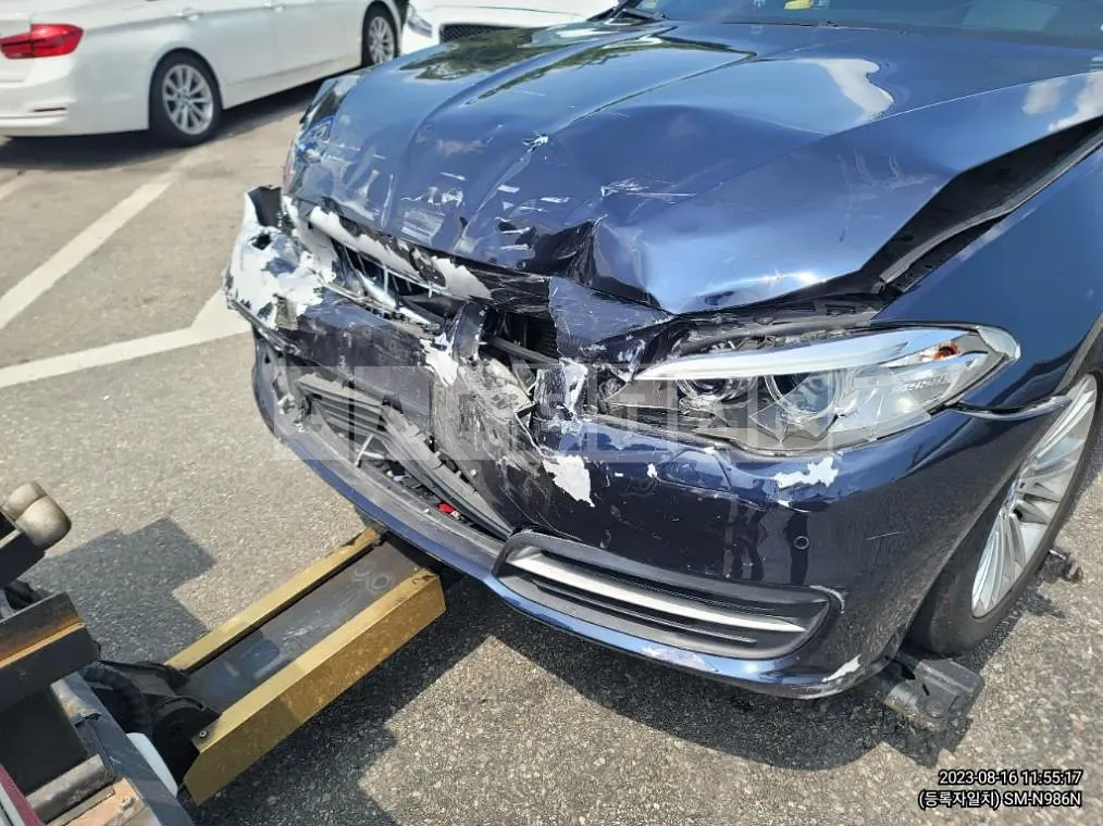 Photo 2 of 11: 2015 BMW 520d xDrive, VIN WBA5E7105FGK09567 — Korean insurance auction
