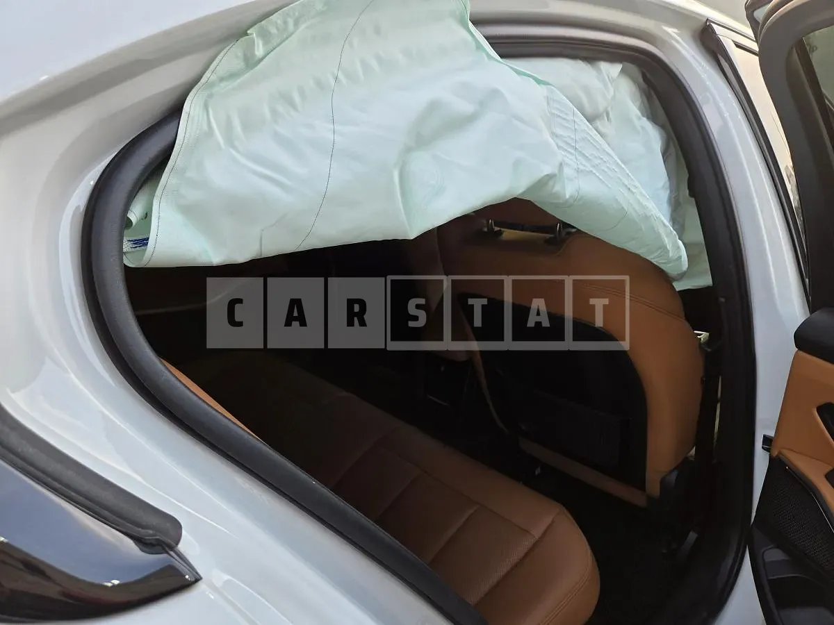 Photo 2 of 10: 2022 BMW 320i — Korean insurance auction