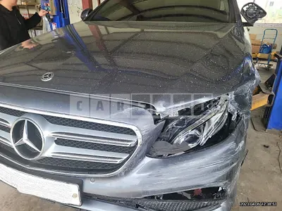 Photo 1 of 36: 2018 Mercedes-Benz E220d 4Matic, VIN WDDZF0FB5JA476261 — Korean insurance auction