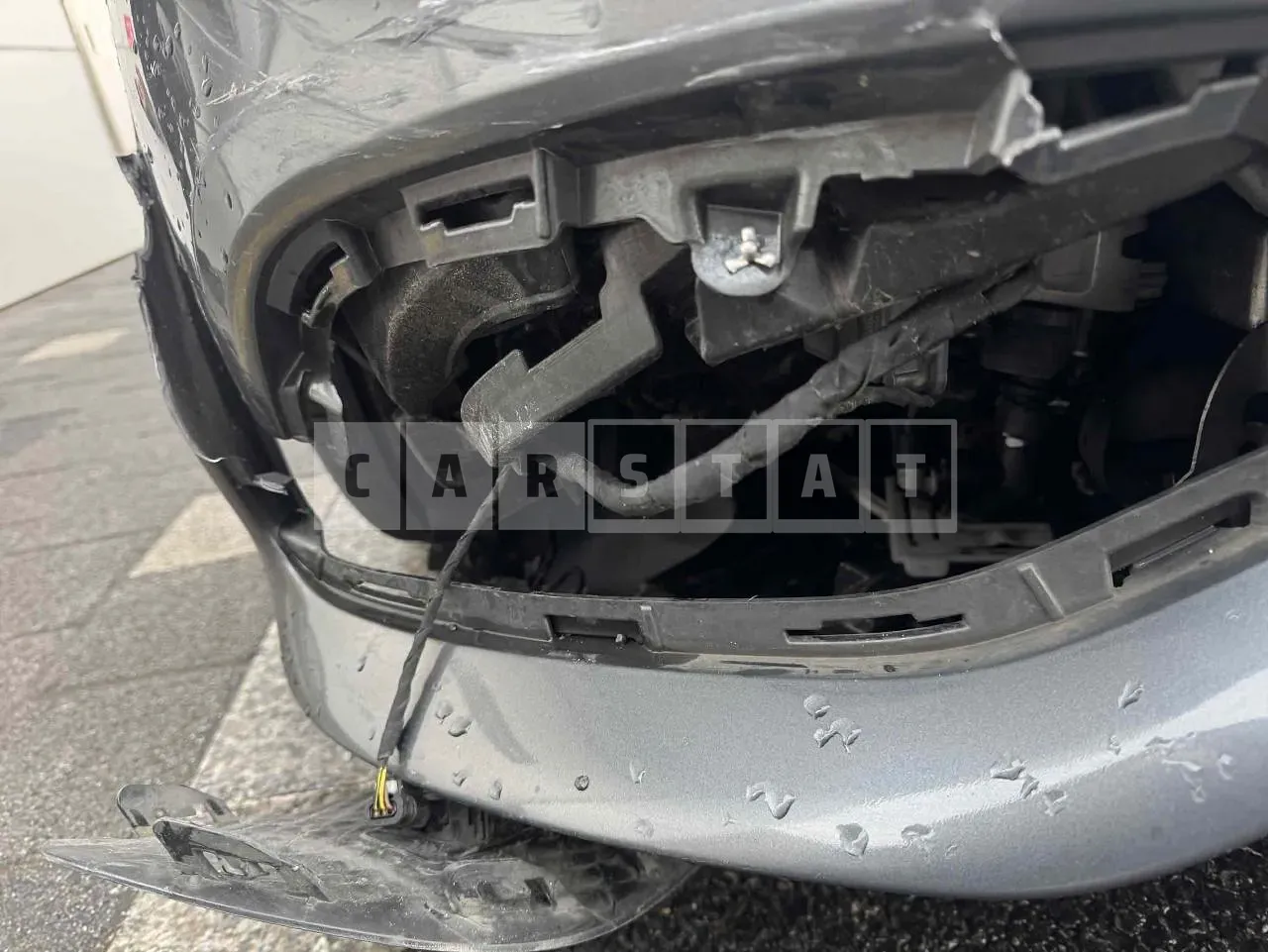 Photo 2 of 17: 2016 Mercedes-Benz E200, VIN WDDZF4CB5HA130801 — Korean insurance auction