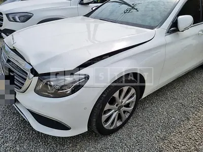 Photo 1 of 5: 2019 Mercedes-Benz E300 4Matic, VIN WDDZF4KB3KA588202 — Korean insurance auction