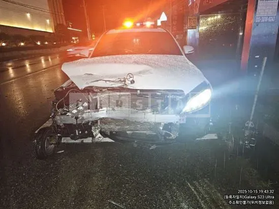 Photo 2 of 6: 2019 Mercedes-Benz C220d 4Matic, VIN WDDWF1FB6KR467225 — Korean insurance auction