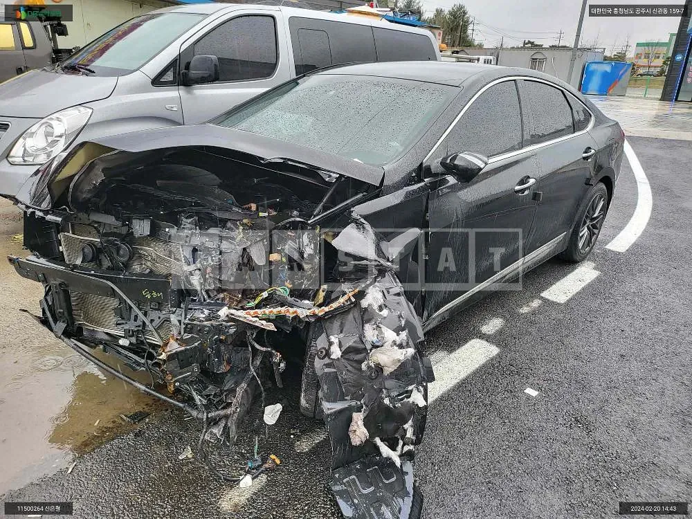 Photo 2 of 10: 2016 Hyundai Aslan, VIN KMHFM411BHA013100 — Korean insurance auction