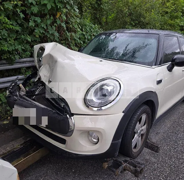 Photo 2 of 27: 2016 MINI Cooper D Five-Door — Korean insurance auction