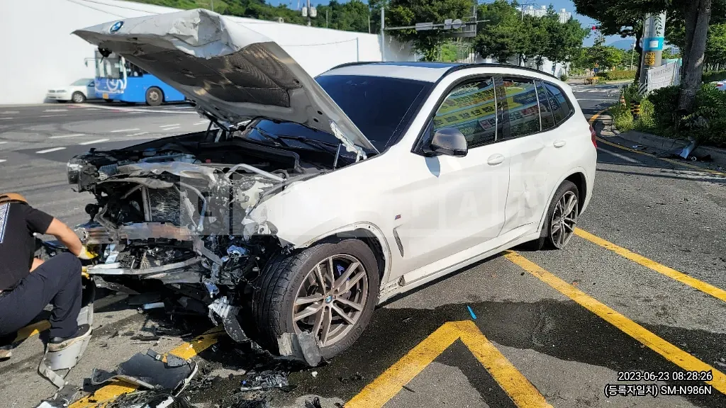 Photo 2 of 35: 2018 BMW X3 xDrive 20d, VIN WBATX3104JLB97599 — Korean insurance auction