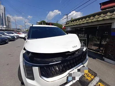 Photo 1 of 38: 2024 Kia Carnivals, VIN KNANB81BBRS439137 — Korean insurance auction
