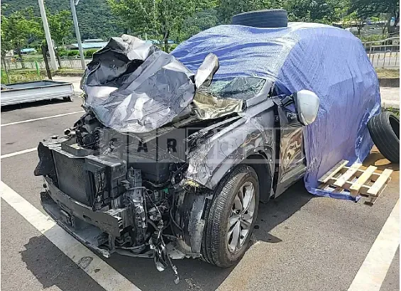 Photo 2 of 13: 2019 Hyundai Santa Fe, VIN KMHS581BBKU056970 — Korean insurance auction