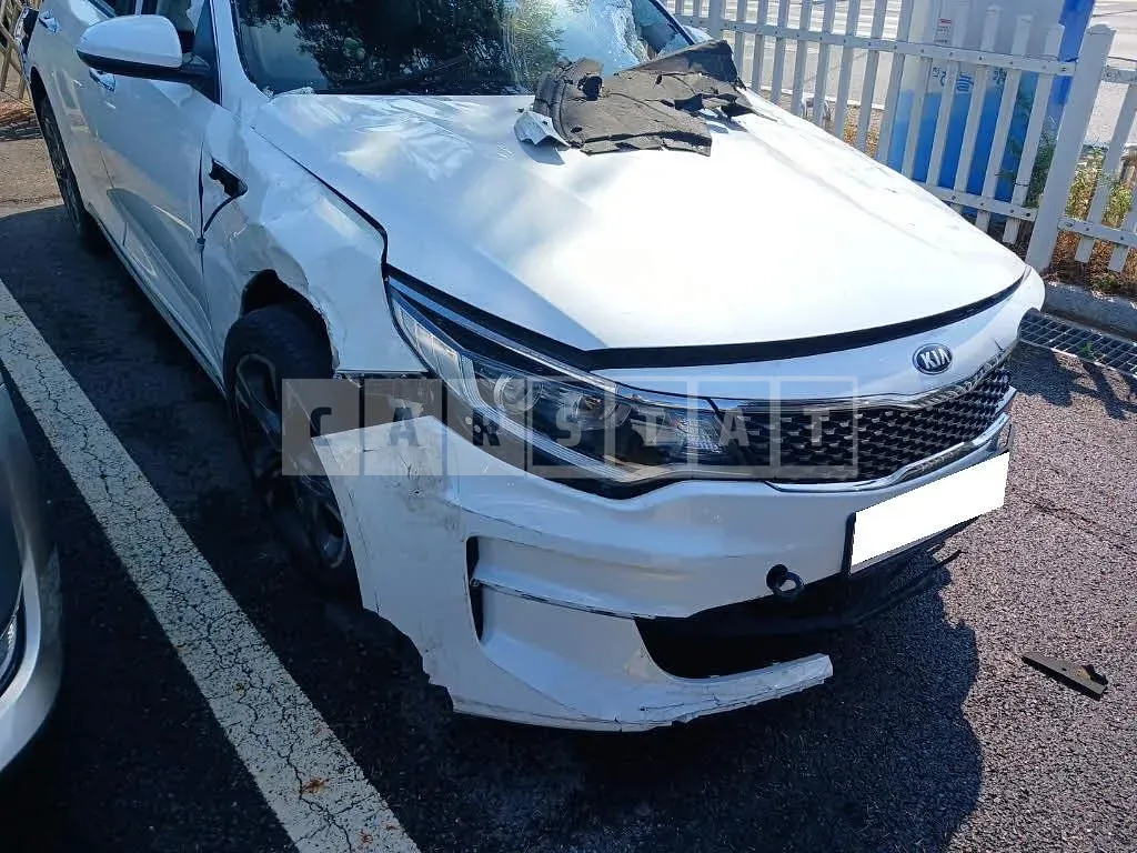 Photo 2 of 28: 2017 Kia K5, VIN KNAGS416BHA142947 — Korean insurance auction