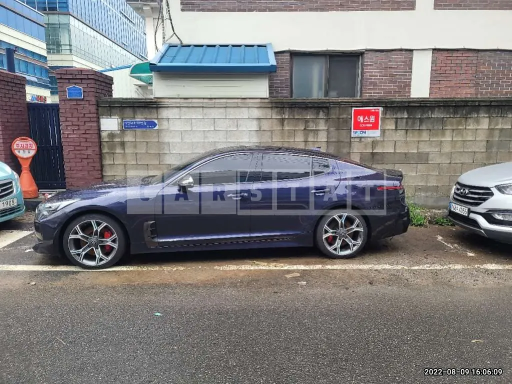 Photo 2 of 20: 2018 Kia Stinger, VIN KNAE751CDJS033791 — Korean insurance auction