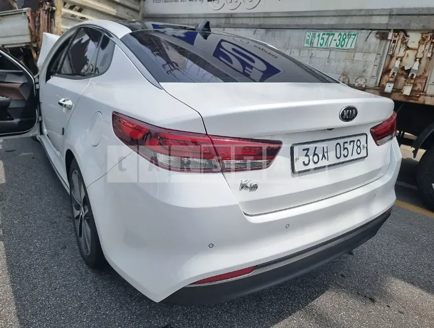 Photo 2 of 6: 2016 Kia K5 — Korean insurance auction