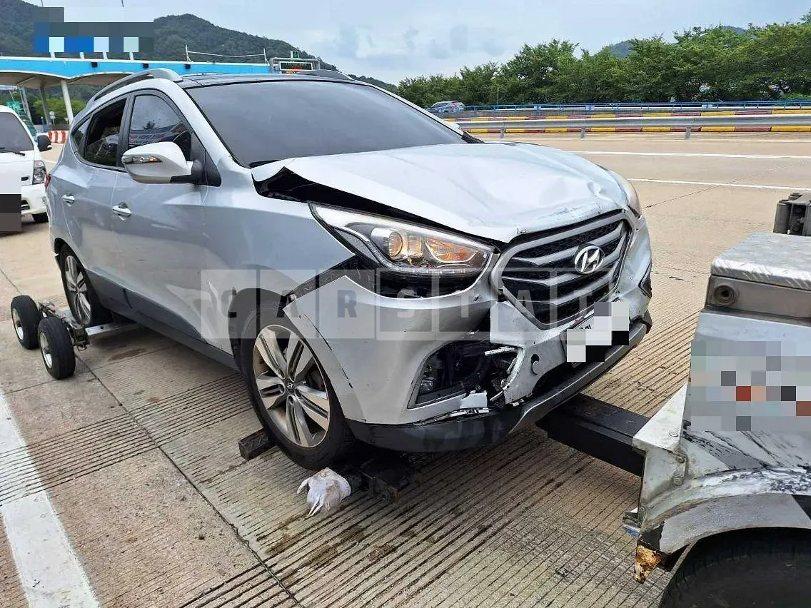 Photo 2 of 3: 2014 Hyundai Tucson, VIN KMHJT81VDFU951219 — Korean insurance auction