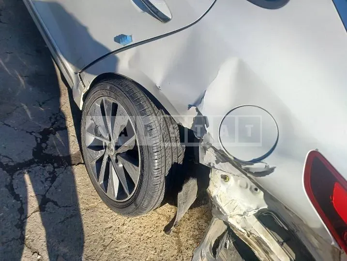 Photo 2 of 12: 2015 Kia K5 — Korean insurance auction