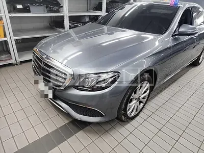 Photo 1 of 9: 2018 Mercedes-Benz E300 4Matic — Korean insurance auction
