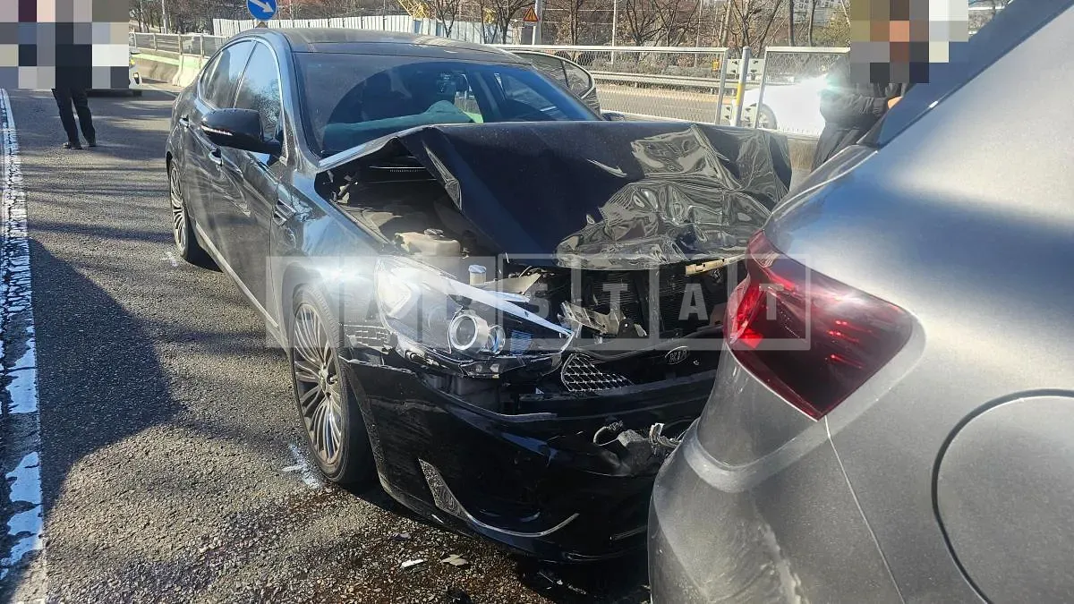 Photo 2 of 6: 2015 Kia K7 — Korean insurance auction