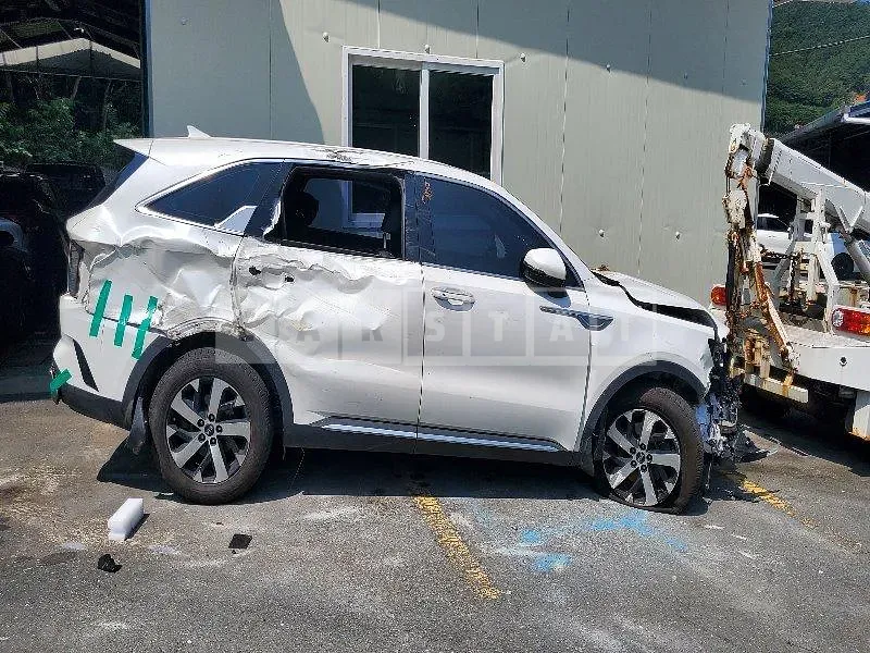 Photo 2 of 21: 2021 Kia Sorento, VIN KNARF81BHMA083027 — Korean insurance auction