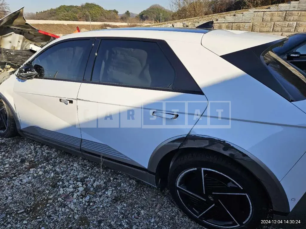 Photo 2 of 23: 2025 Hyundai Modern Ionic 5 — Korean insurance auction
