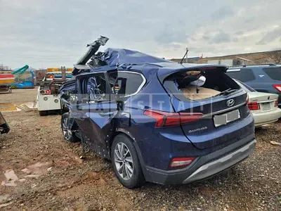 Photo 1 of 2: 2019 Hyundai Santa Fe TM 2.0 — Korean insurance auction