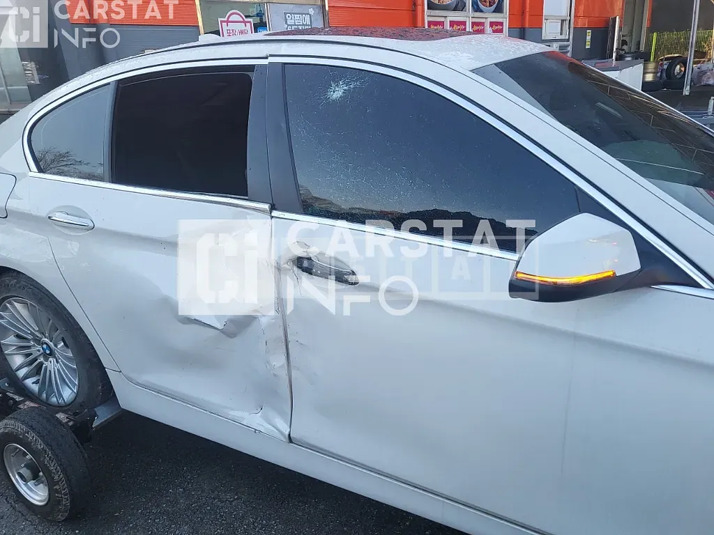 Photo 3 of 3: 2015 BMW 520d xDrive, VIN WBA5E7101FGK09663 — Korean insurance auction