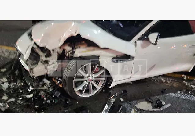 Photo 2 of 23: 2016 Jaguar F-Type, VIN SAJAA65U2G8K25405 — Korean insurance auction