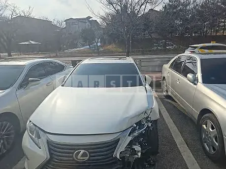 Photo 2 of 21: 2016 Lexus ES300h — Korean insurance auction