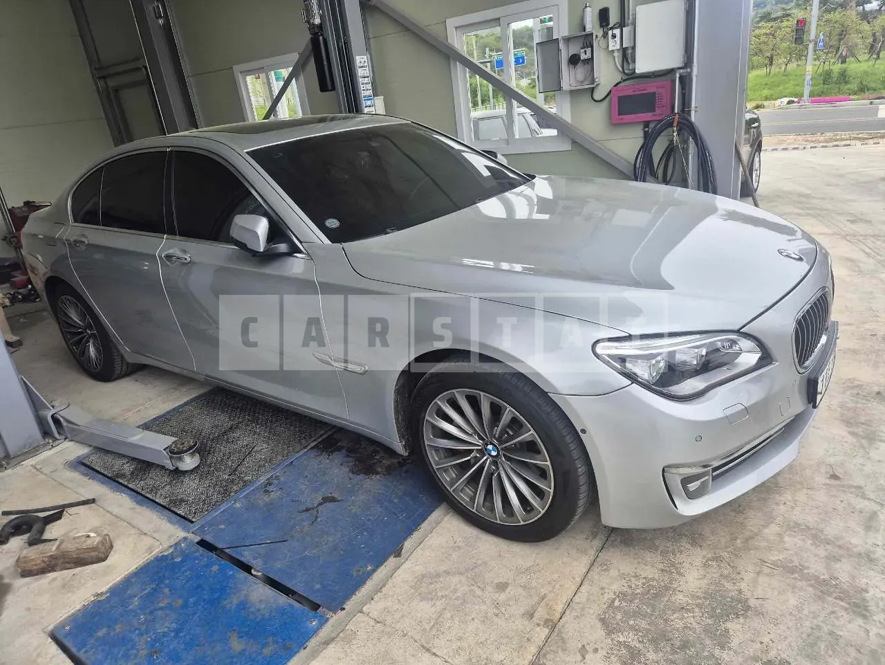 Photo 2 of 12: 2015 BMW 730d xDrive, VIN WBAYC4103FDZ77647 — Korean insurance auction
