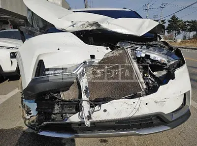 Photo 1 of 23: 2023 Kia Carnival — Korean insurance auction