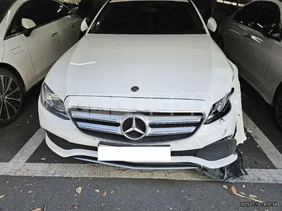 Photo 1 of 12: 2020 Mercedes-Benz E220d — Korean insurance auction