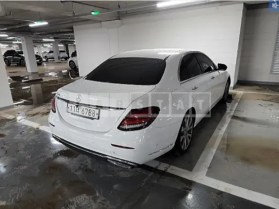 Photo 2 of 14: 2019 Mercedes-Benz E220d, VIN WDDZF0EB0KA643452 — Korean insurance auction