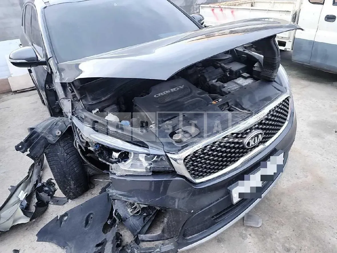 Photo 2 of 19: 2017 Kia Sorento, VIN KNAPS81ABHA340287 — Korean insurance auction