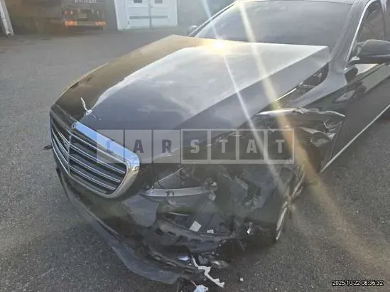 Photo 2 of 12: 2019 Mercedes-Benz E 300 4Matic, VIN WDDZF4KB8KA677084 — Korean insurance auction