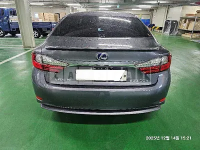 Photo 1 of 21: 2016 Lexus ES300h, VIN JTHBW1GG6G2127946 — Korean insurance auction