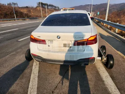 Photo 1 of 31: 2018 BMW 530i xDrive, VIN WBAJD9107JWC12274 — Korean insurance auction