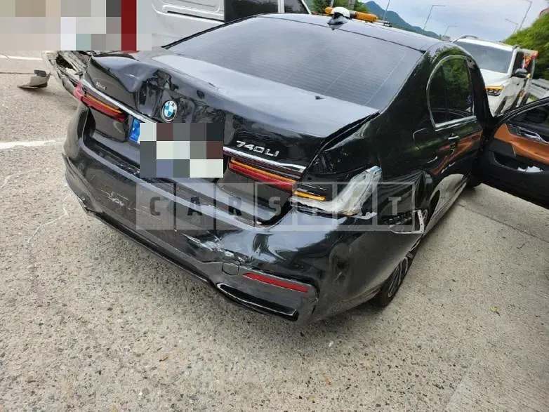 Photo 2 of 57: 2021 BMW 740Li xDrive — Korean insurance auction