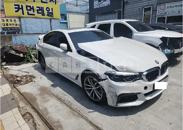 Photo 2 of 10: 2017 BMW 520d xDrive — Korean insurance auction