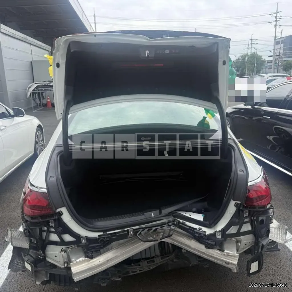 Photo 2 of 25: 2024 Mercedes-Benz E 200 — Korean insurance auction
