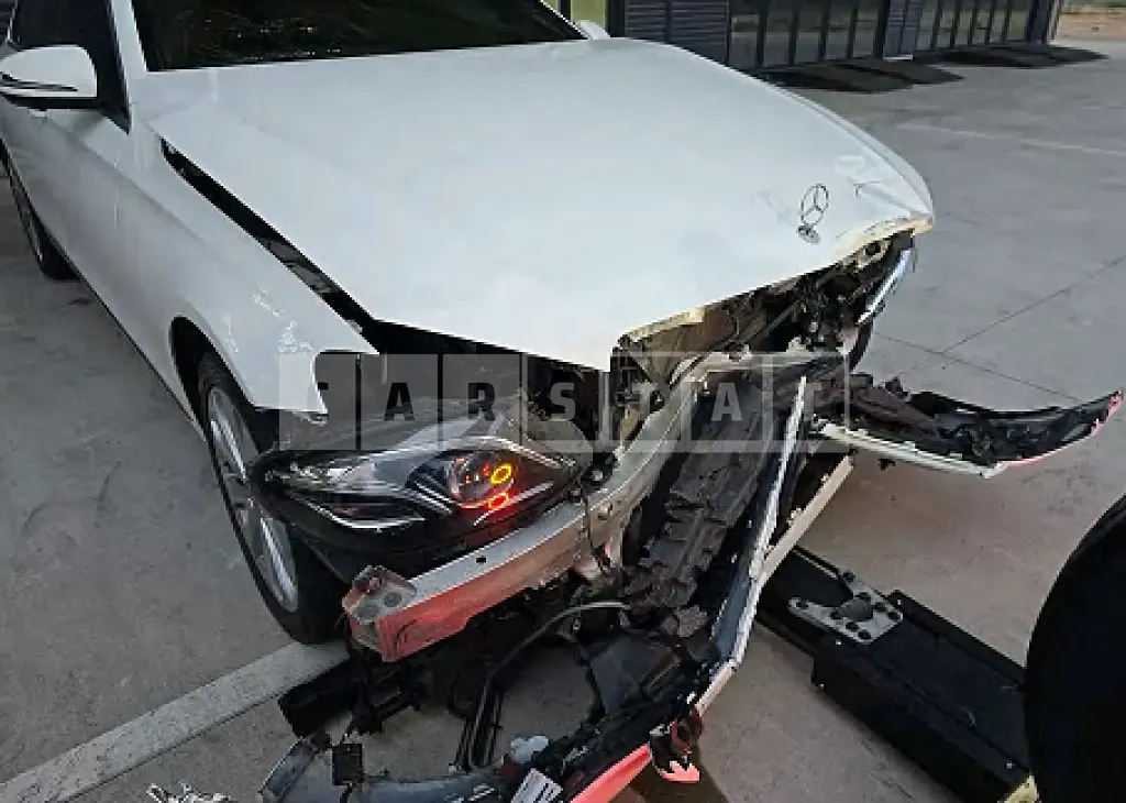Photo 2 of 50: 2018 Mercedes-Benz E300 4Matic — Korean insurance auction