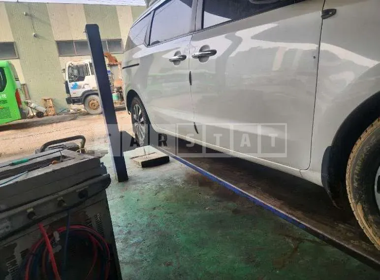 Photo 2 of 17: 2014 Kia Carnival — Korean insurance auction