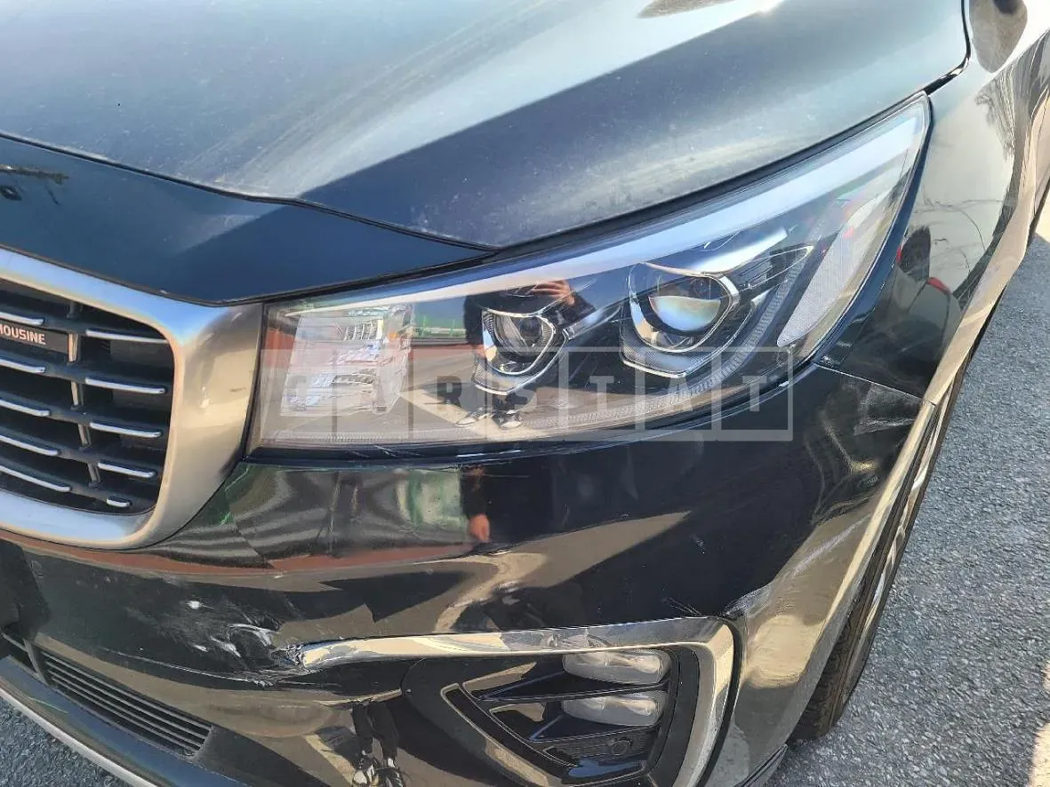 Photo 2 of 18: 2018 Kia Carnival High Limousine, VIN KNAME81ABKS496396 — Korean insurance auction