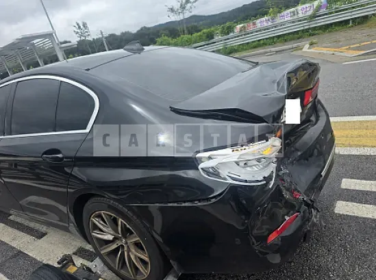 Photo 2 of 10: 2019 BMW 520i Luxury — Korean insurance auction