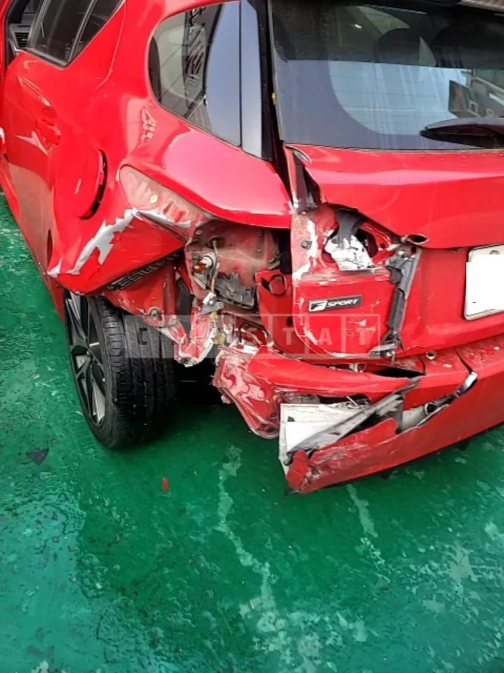 Photo 2 of 25: 2015 Lexus CT200h, VIN JTHKD5BH7F2235410 — Korean insurance auction