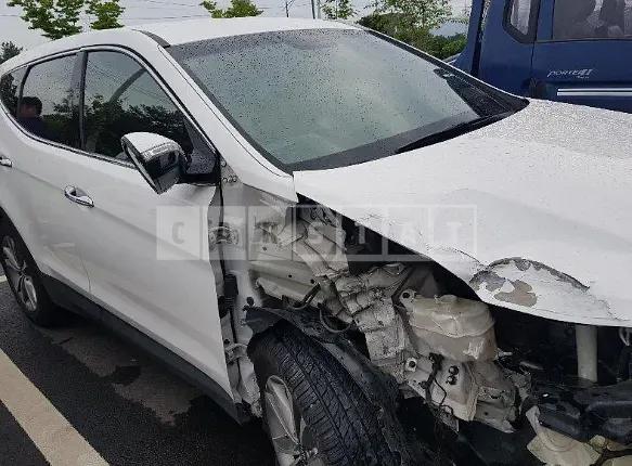 Photo 2 of 30: 2015 Hyundai Santa Fe, VIN KMHSU81UBFU482592 — Korean insurance auction