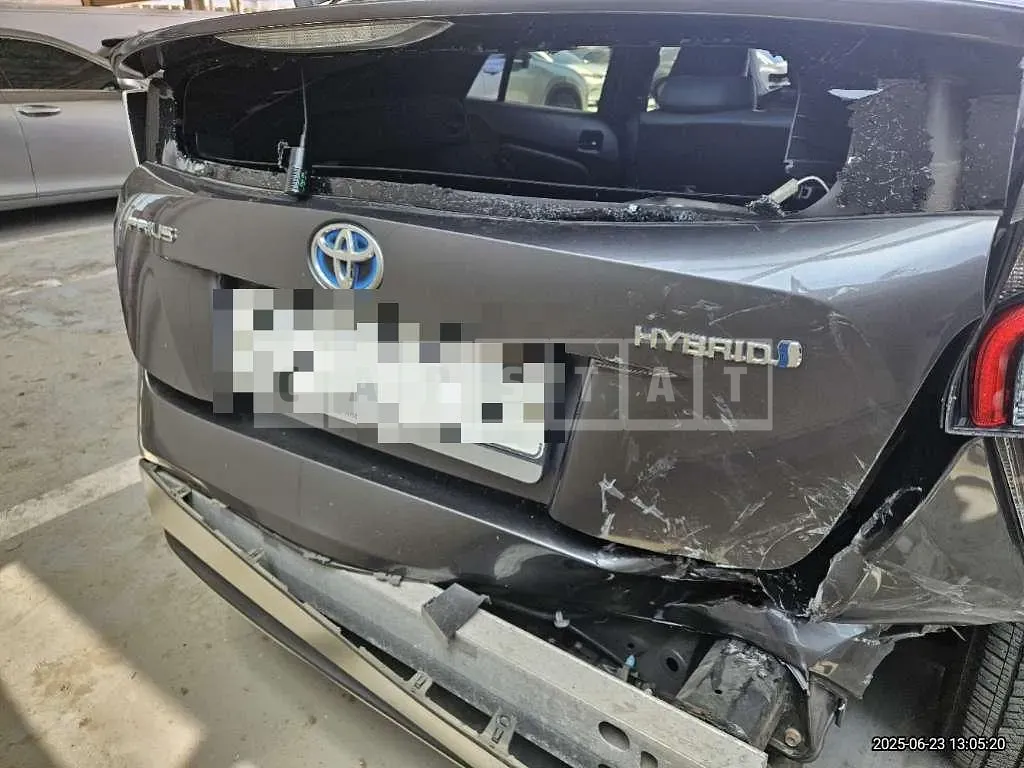 Photo 2 of 9: 2017 Toyota Prius — Korean insurance auction