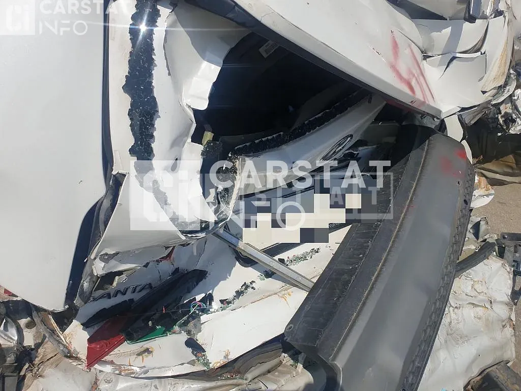 Photo 2 of 9: 2019 Hyundai Santa Fe 2.2 (4WD), VIN KMHS381CDKU157417 — Korean insurance auction