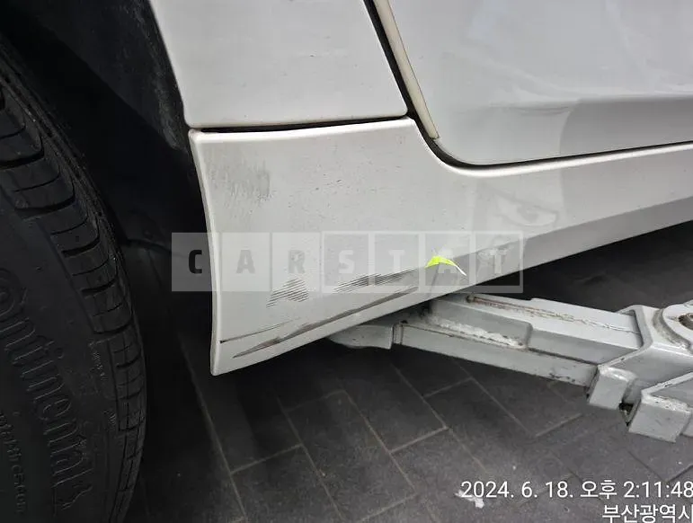 Photo 2 of 35: 2022 BMW 520i — Korean insurance auction